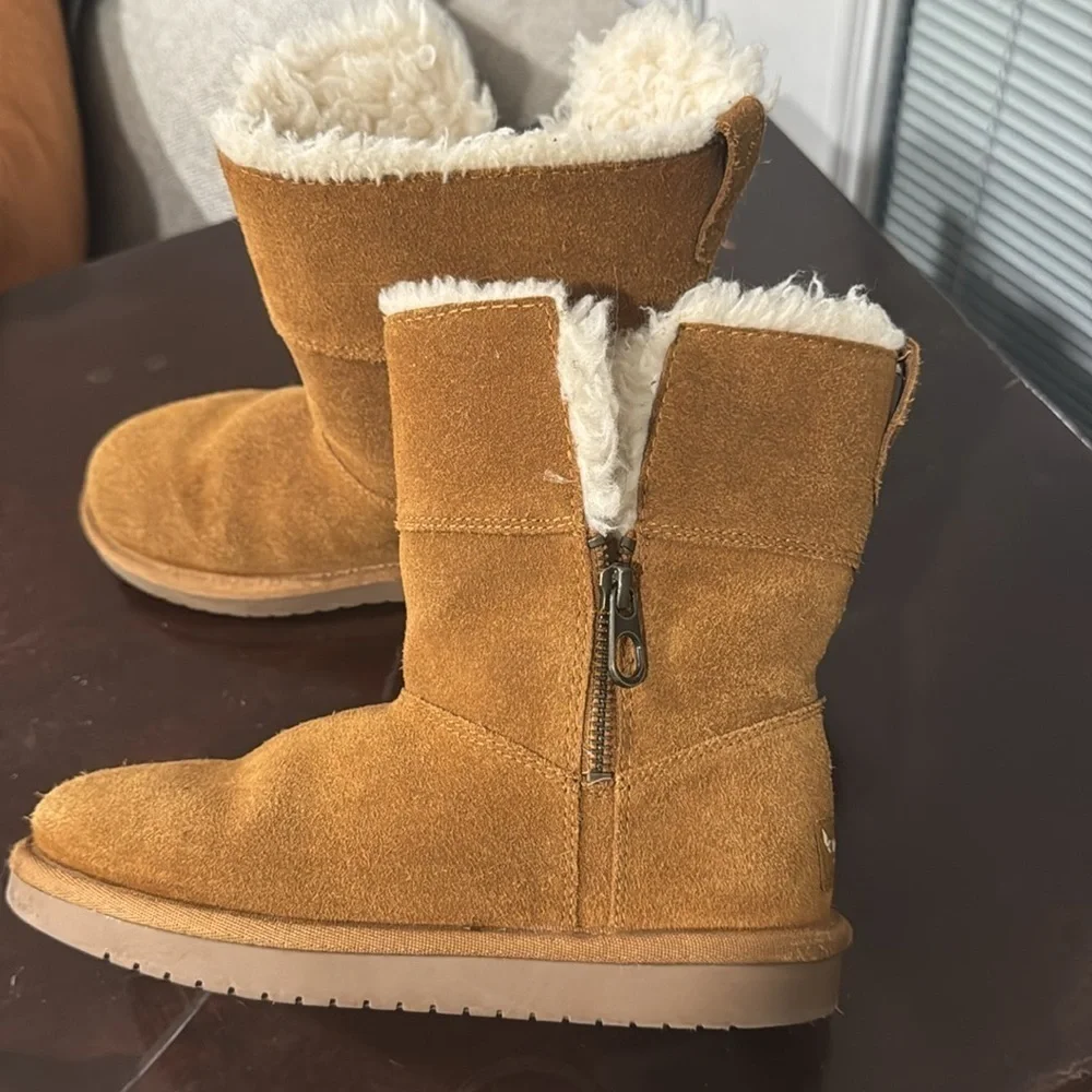 Koolaburra by Ugg Cozy Brown Zip Boots with Faux Fur Lining kids 2
